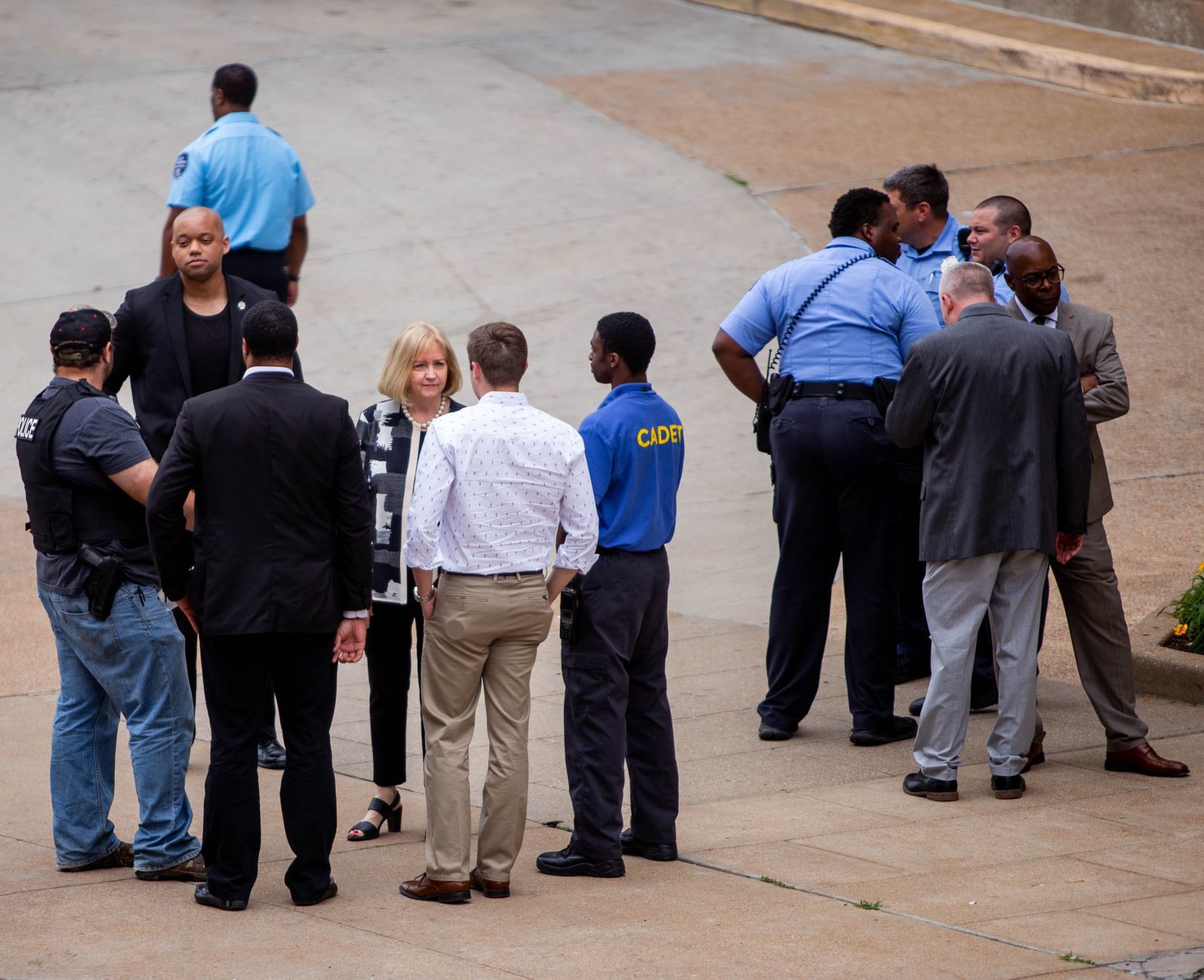 Man killed by St. Louis police officer after shooting different officer in leg